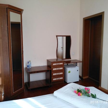 Rise Hotel Almaty Esterno foto
