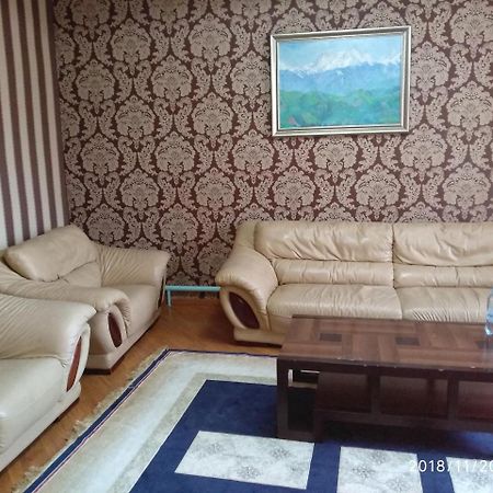 Rise Hotel Almaty Esterno foto