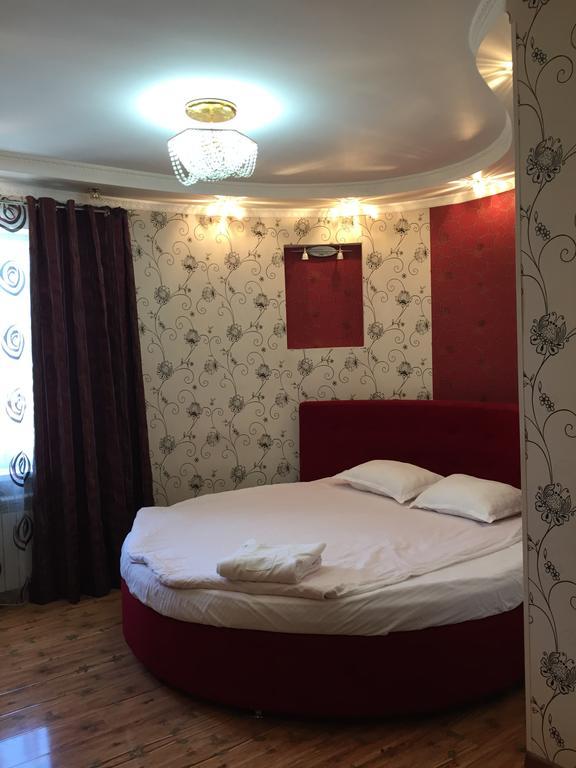Rise Hotel Almaty Esterno foto