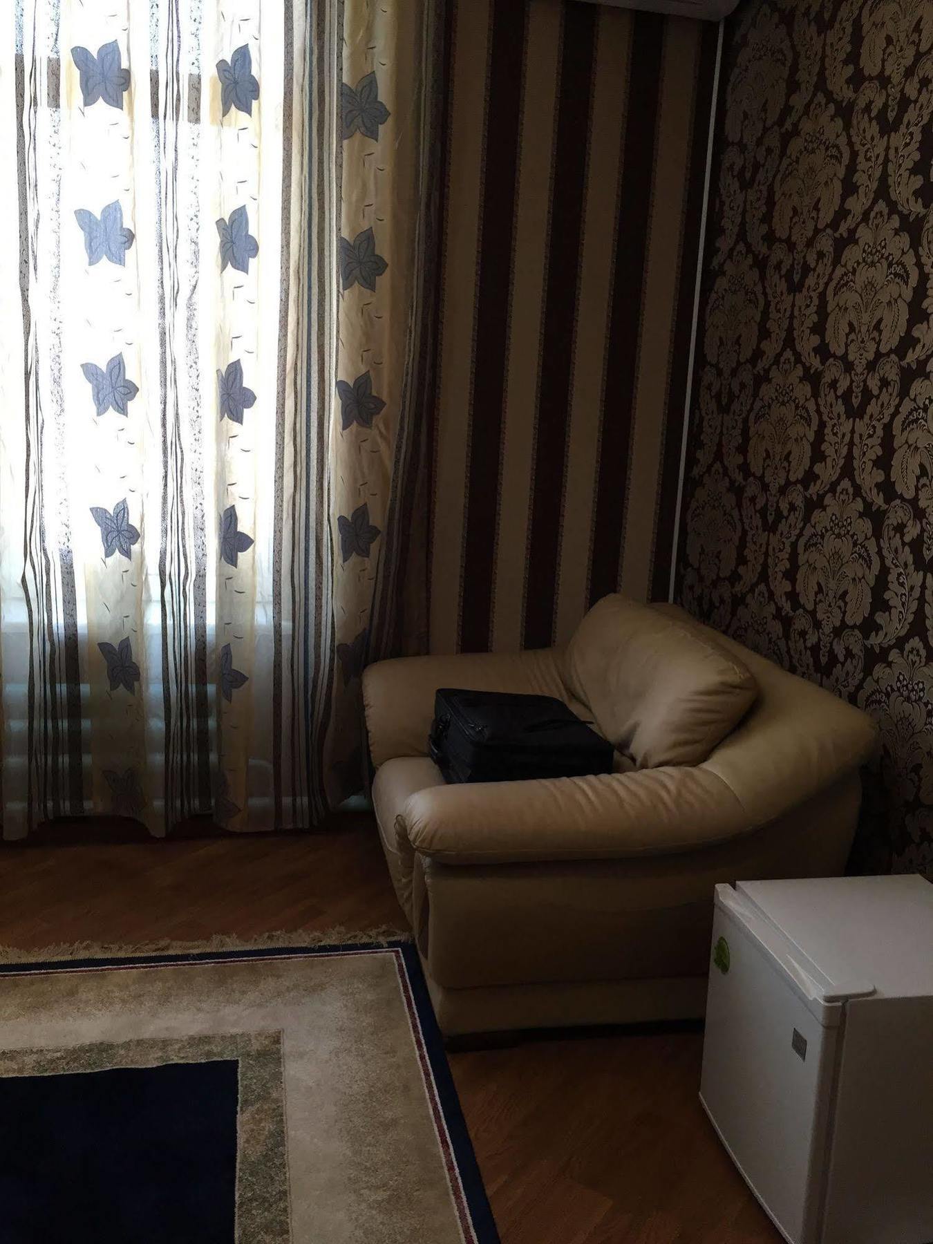 Rise Hotel Almaty Esterno foto