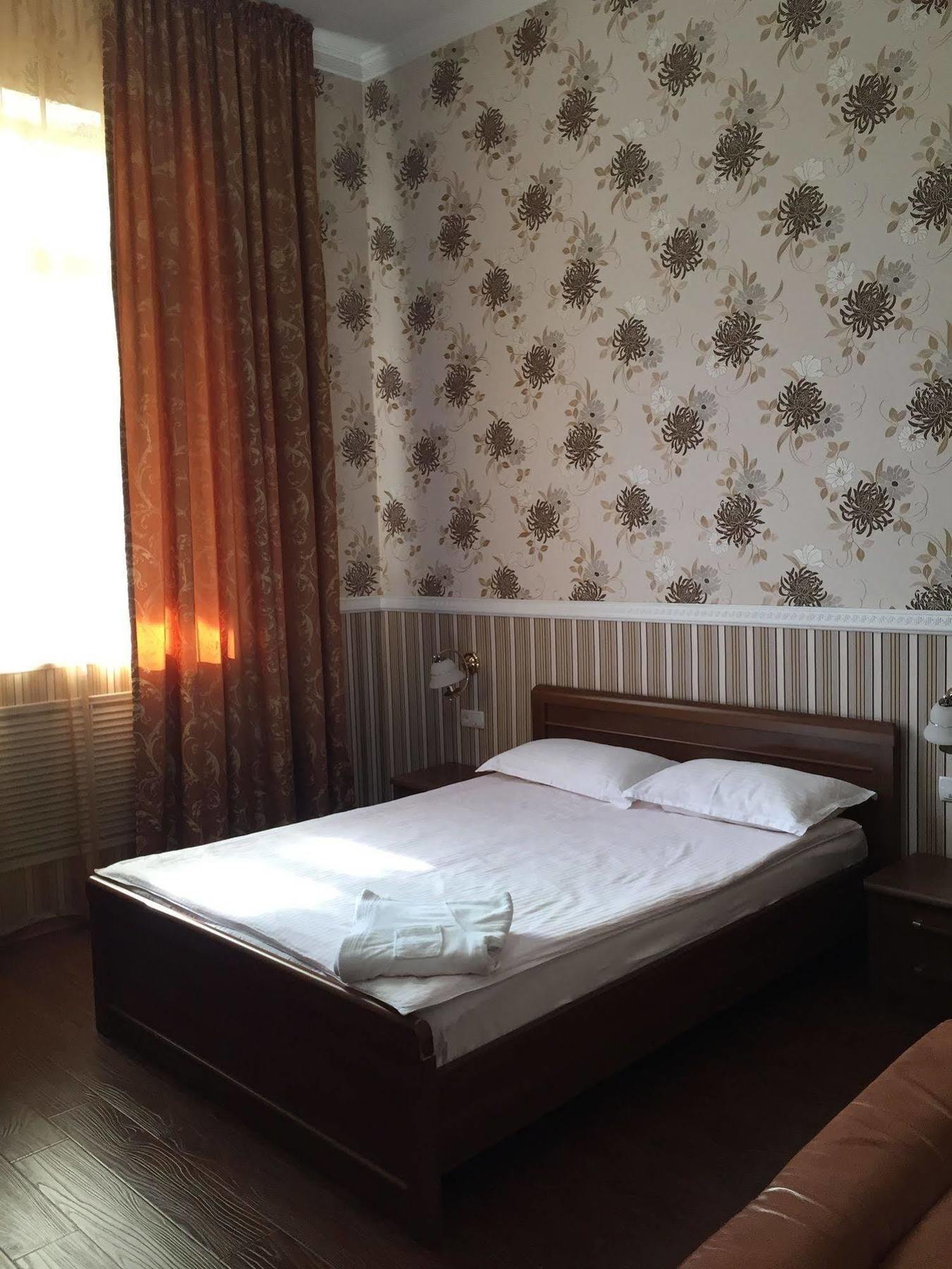 Rise Hotel Almaty Esterno foto