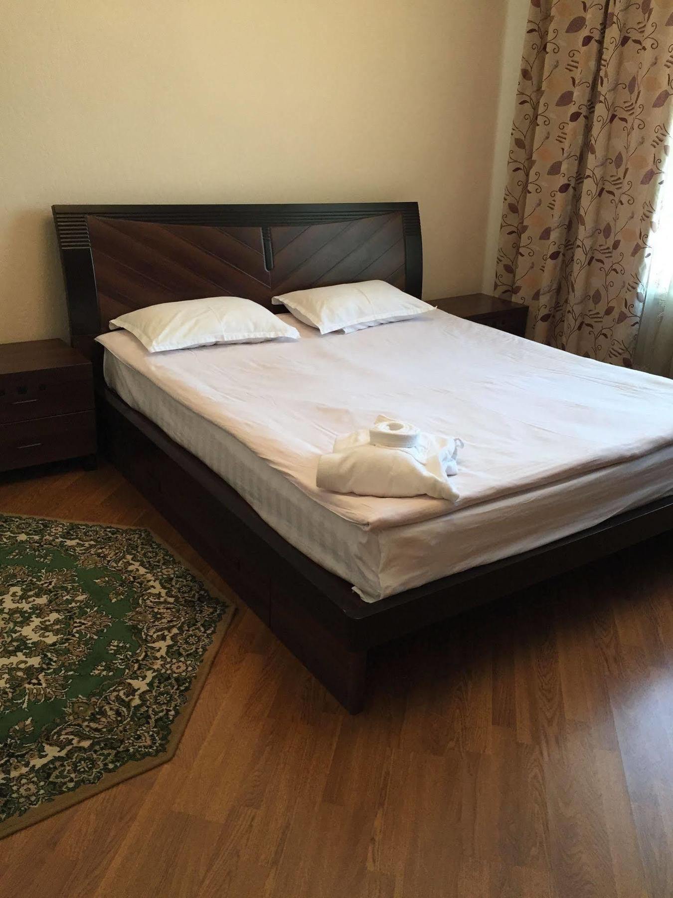 Rise Hotel Almaty Esterno foto