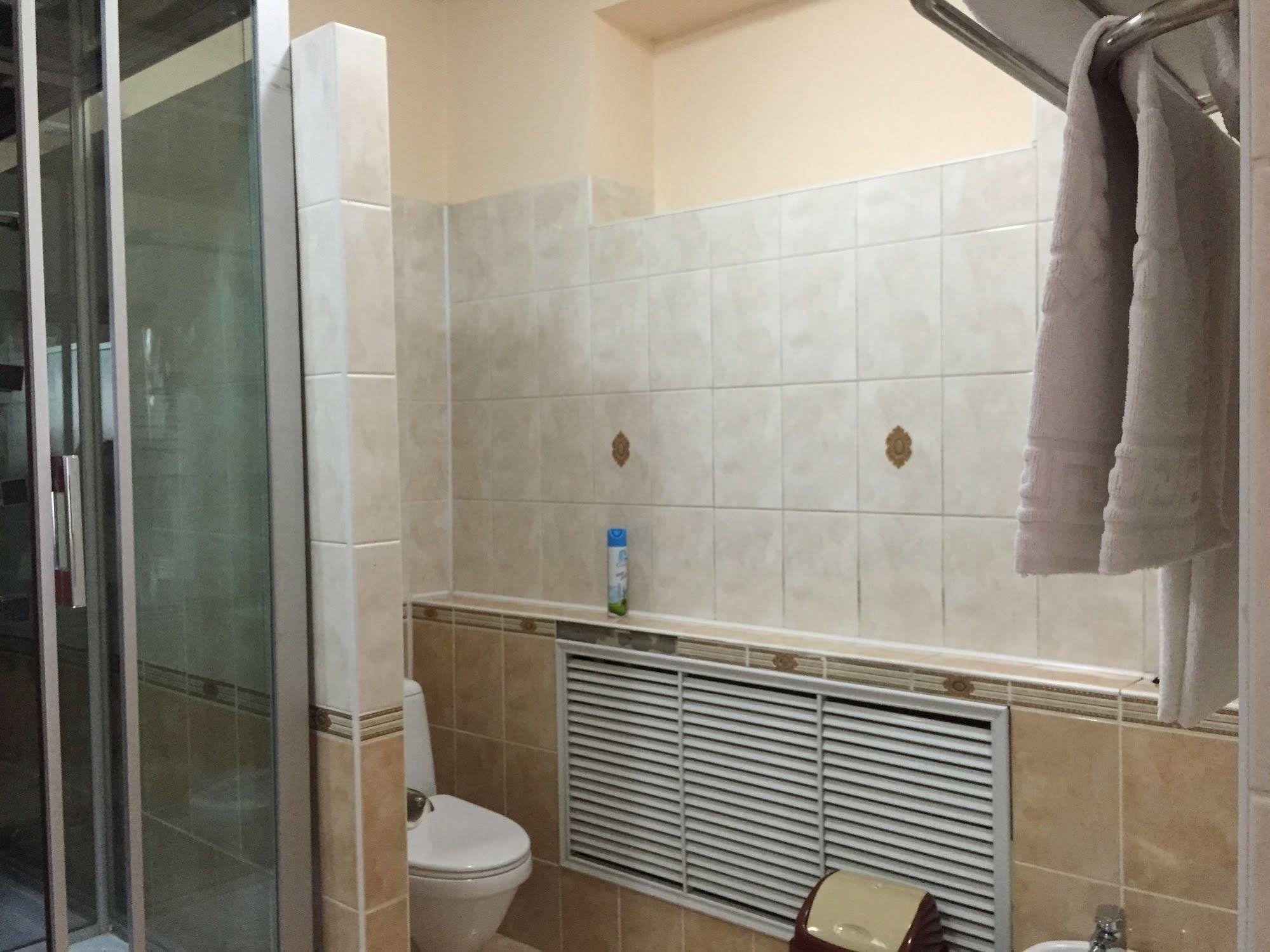 Rise Hotel Almaty Esterno foto