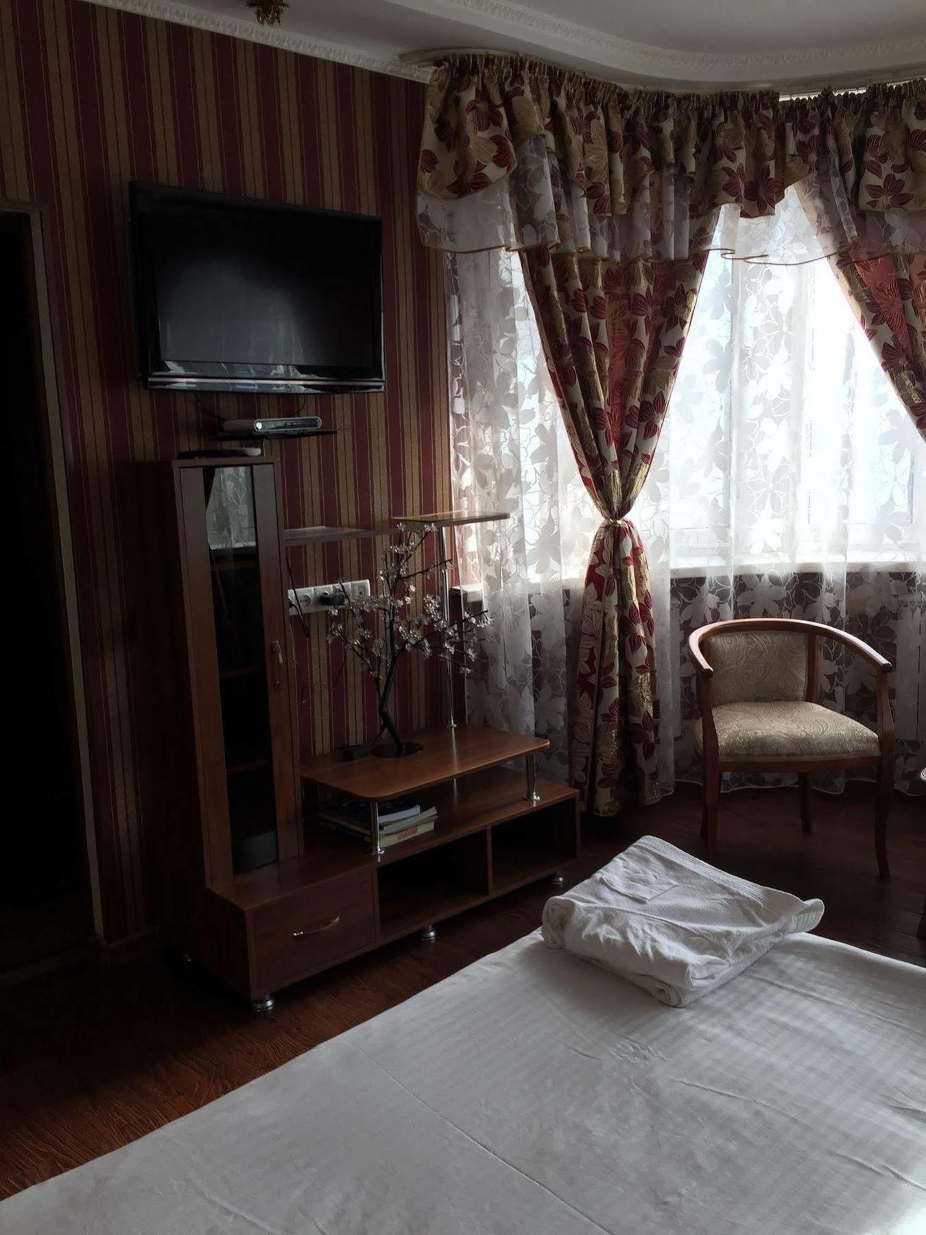 Rise Hotel Almaty Esterno foto