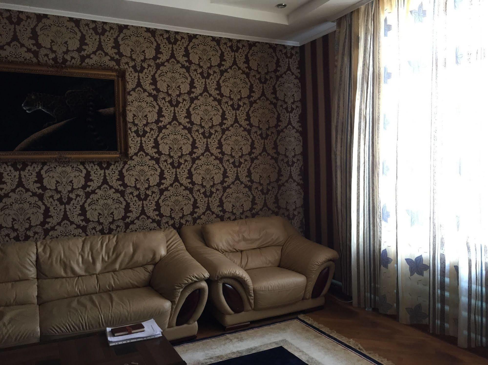 Rise Hotel Almaty Esterno foto
