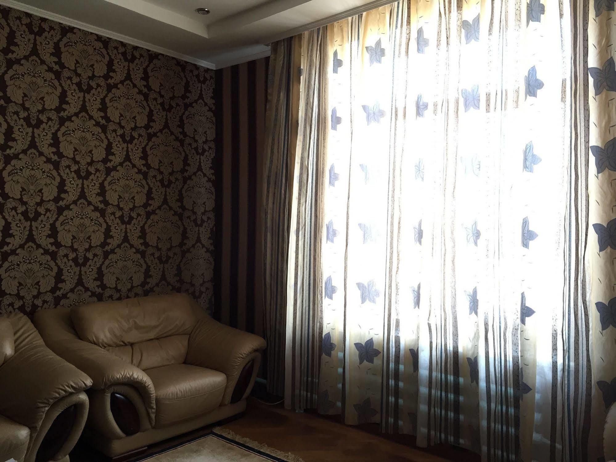 Rise Hotel Almaty Esterno foto