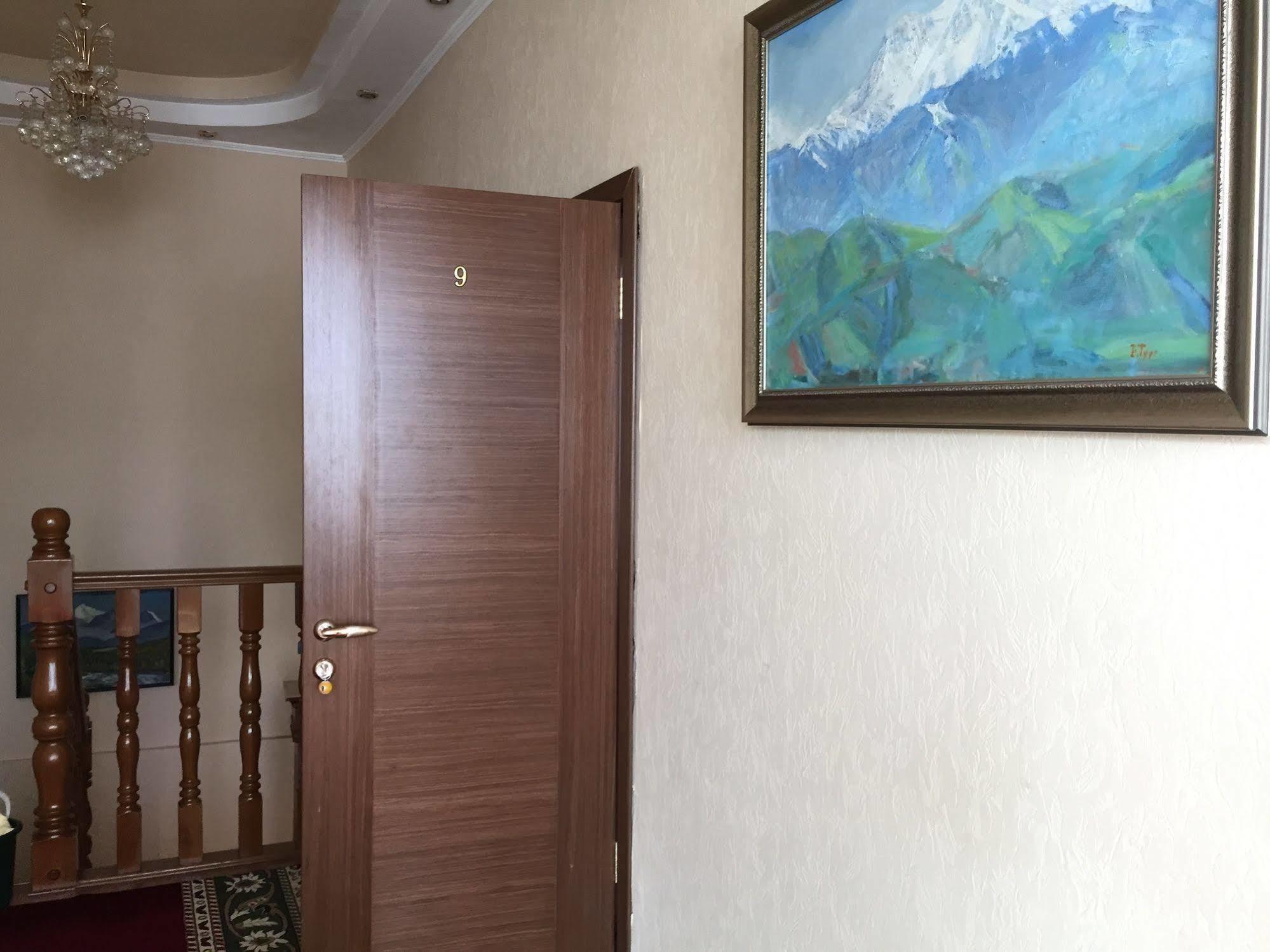 Rise Hotel Almaty Esterno foto