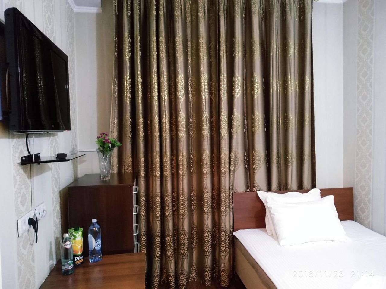 Rise Hotel Almaty Esterno foto